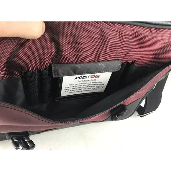 Mobile Edge Unisex Adult Black Burgundy Bring It On Inner Pockets Messenger Bag